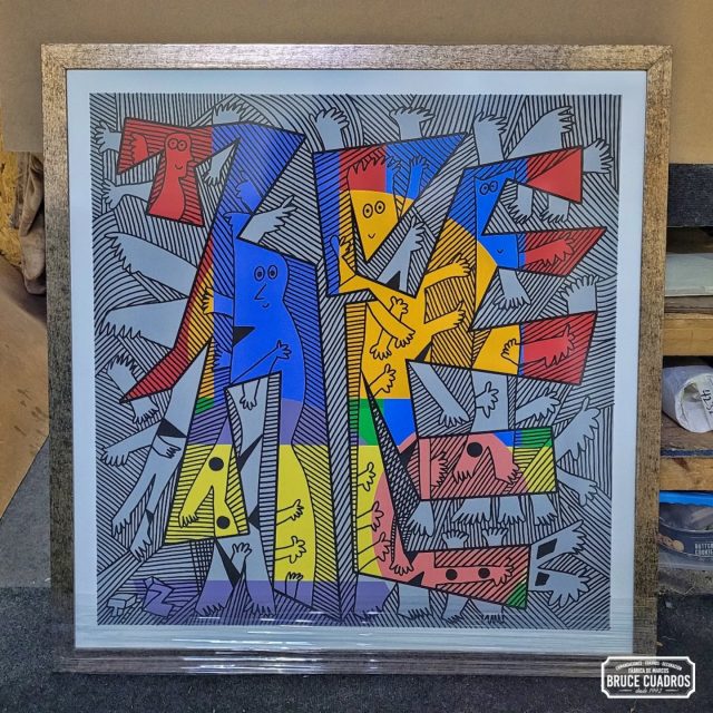 107×107 cm | Moldura rectangular con folia color plata y vetas negras mas un margen de 4 cm. Un marco con carácter para resaltar el color y el trazo del arte. ✨ #enmarcación #molduras #decoración #interiorismo #arte #brucecuadros